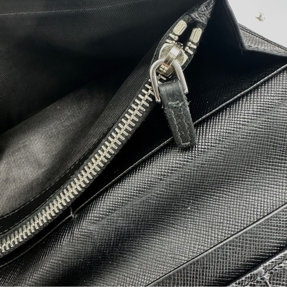 AUTHENTIC Prada wallet in black. - Picture 6 of 16